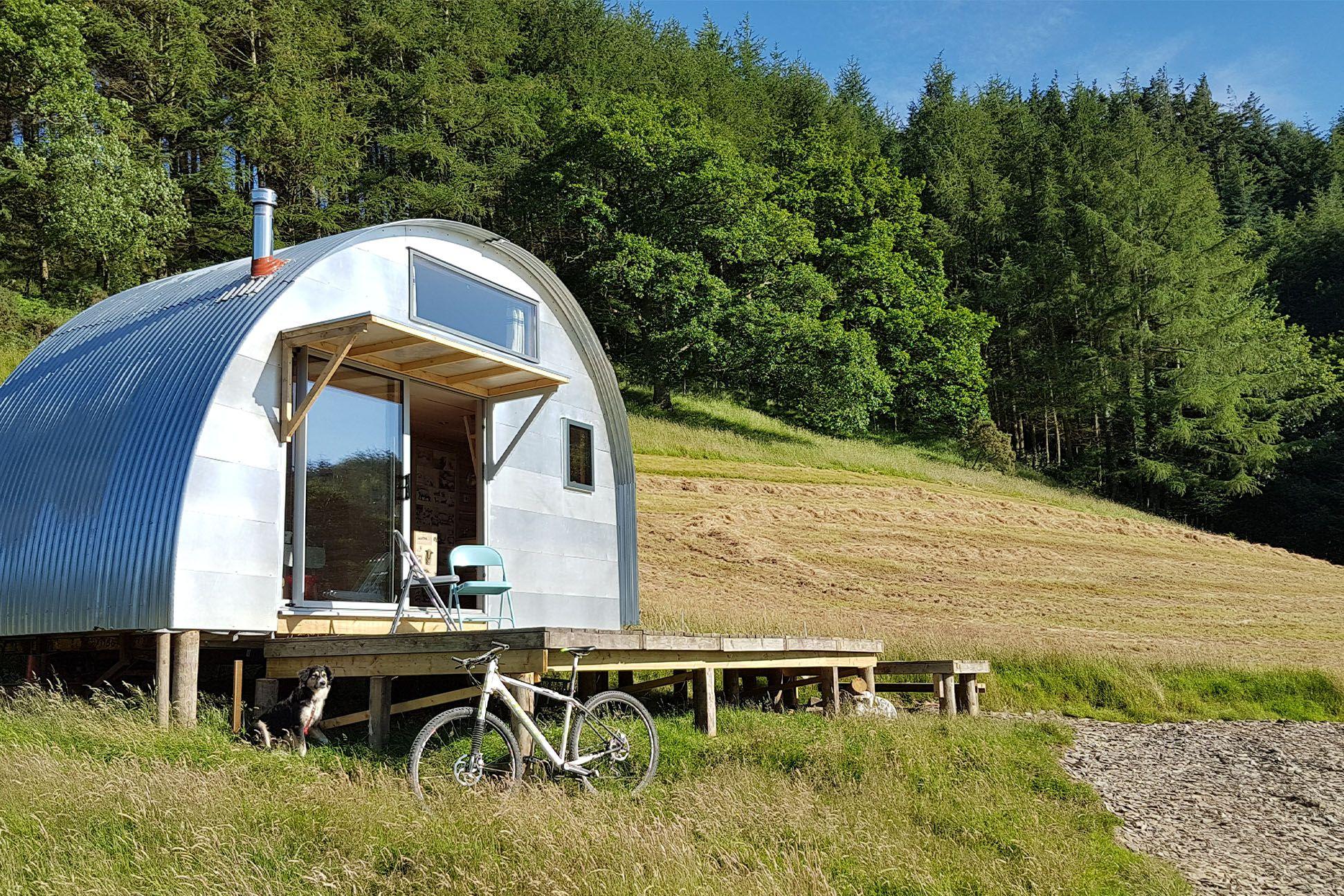 Curved roof cabin in Wales