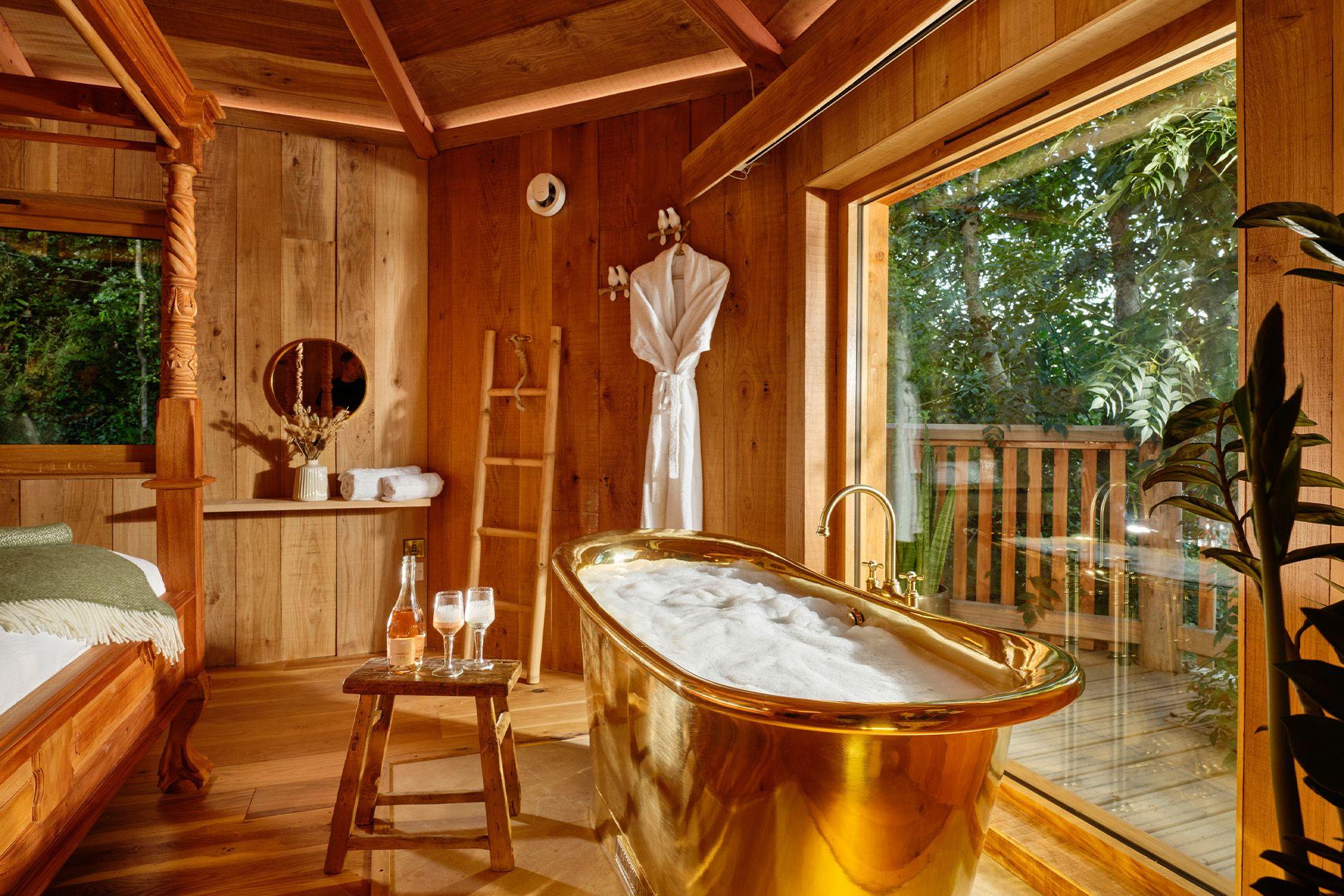 Gold bath in a treehouse