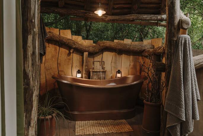 Covered outdoor copper bath tub