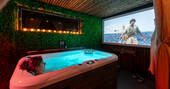 Hot tub and screen