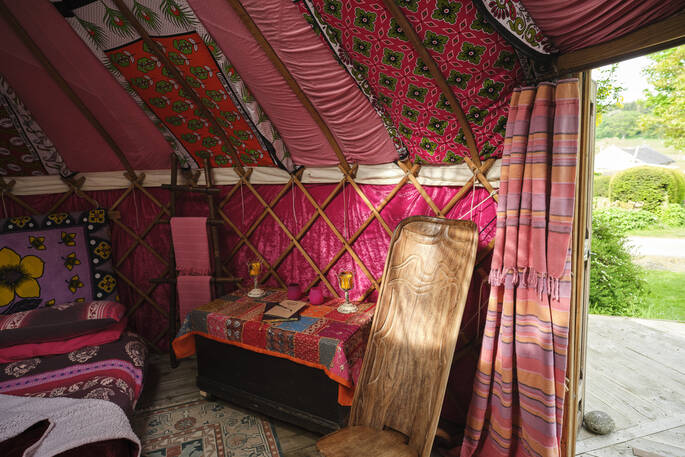Yurt interior (1)