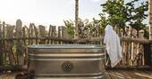 Outdoor bath tub